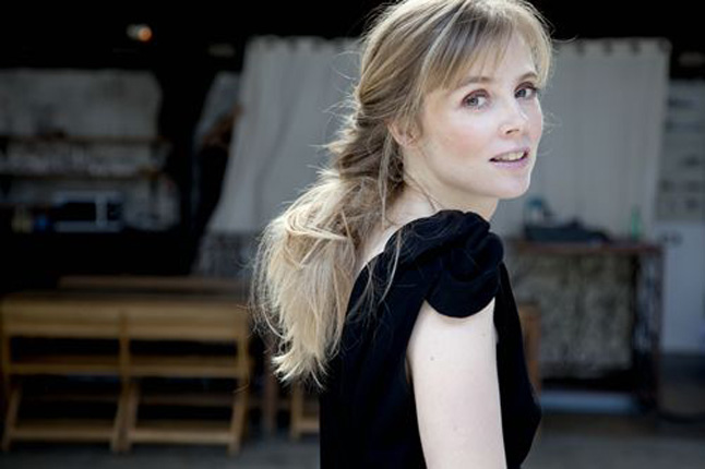 http://clairesibille.com/files/gimgs/45_30carre-isabellecarole-bellaiche43074983medium.jpg